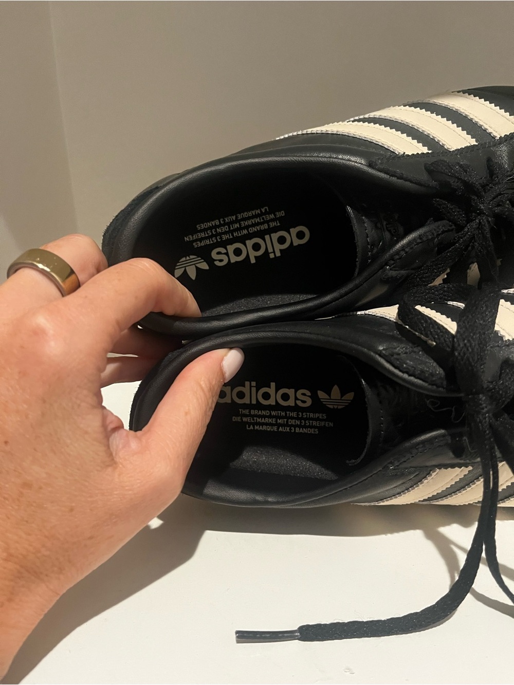 NWT Adidas Gazelle Lo Pro W Black Chalk White Gum Sneakers Size 8 - Picture 4 of 5